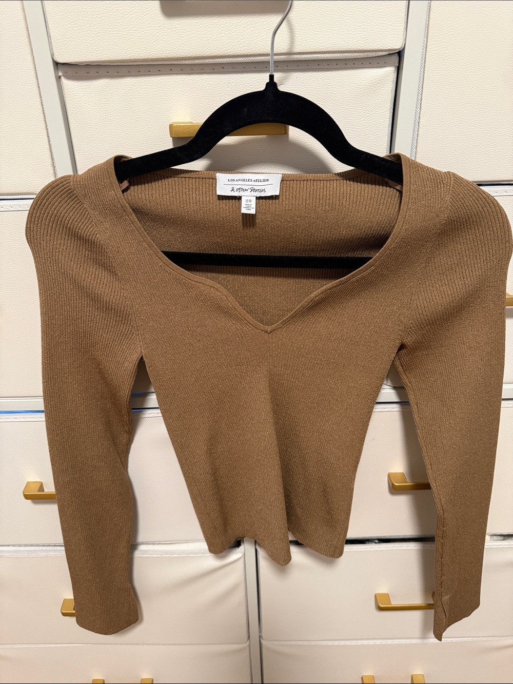 & Other Stories - Ribbed V-Neck Long Sleeve Top - Brown